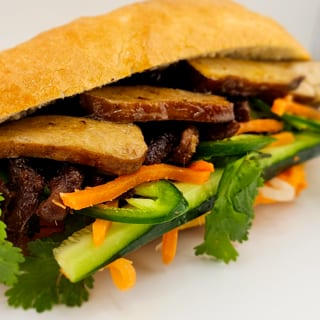 V1. Bánh Mỉ Chay (Vegetarian - Soy Curls/Tofu)